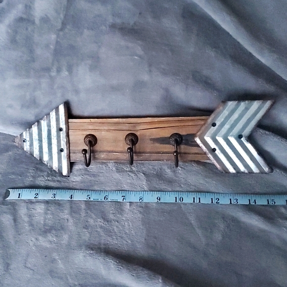 Hobby Lobby Arrow 3 Hook Wall Hanger - Picture 1 of 4